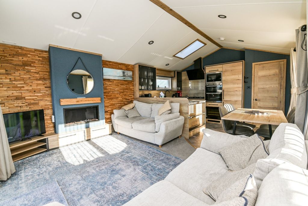 Property photo 2 of 15 Picture No. 03