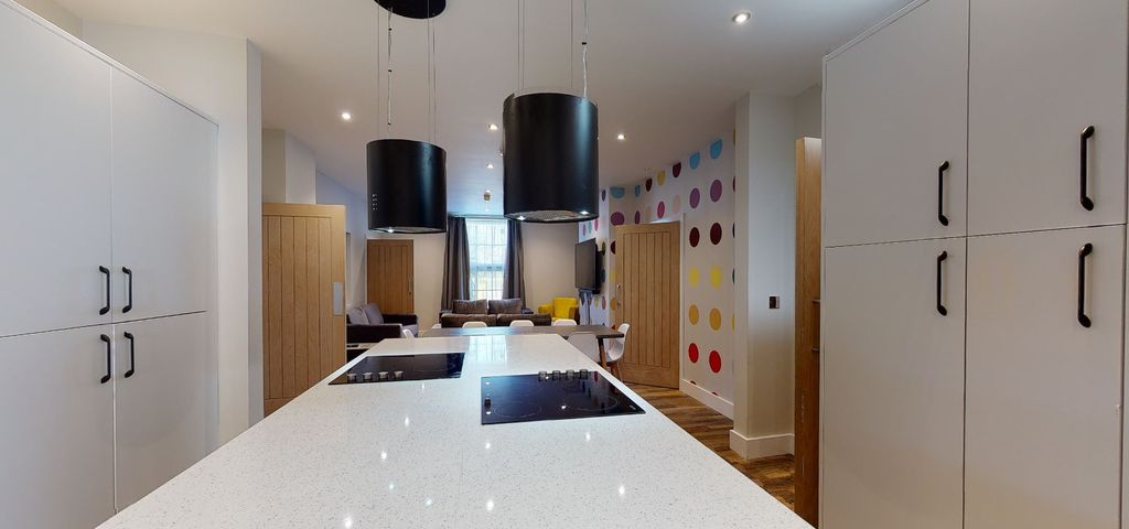 Property photo 3 of 7 Kitchen x2.Jpeg