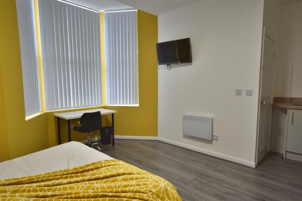 Property photo 3 of 6 165Ar_Room02_03.Jpg