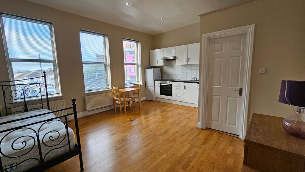 Property photo 3 of 5