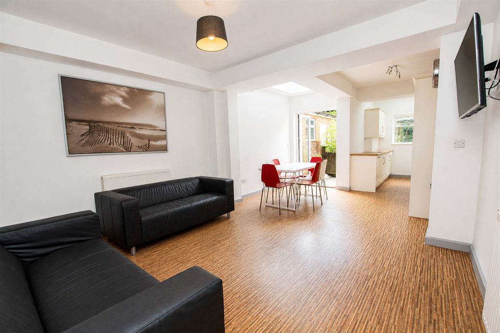 Property photo 1 of 17 Approach
