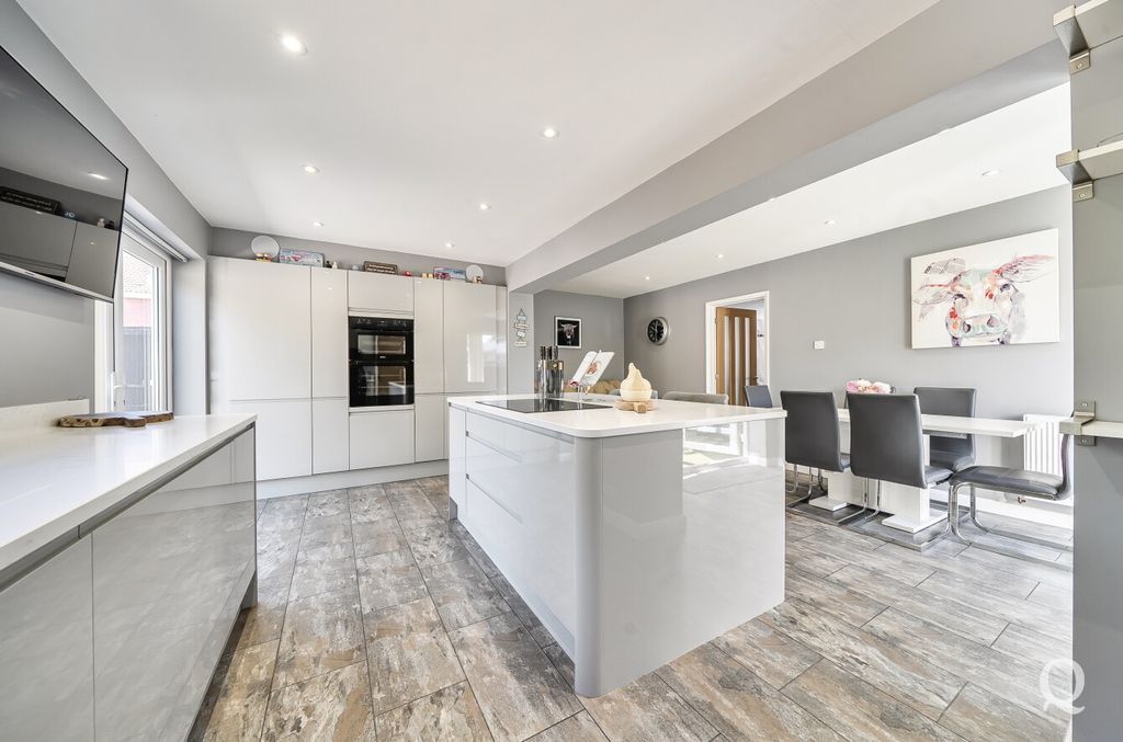 Property photo 2 of 26 Bde32Ca9-4373-460...