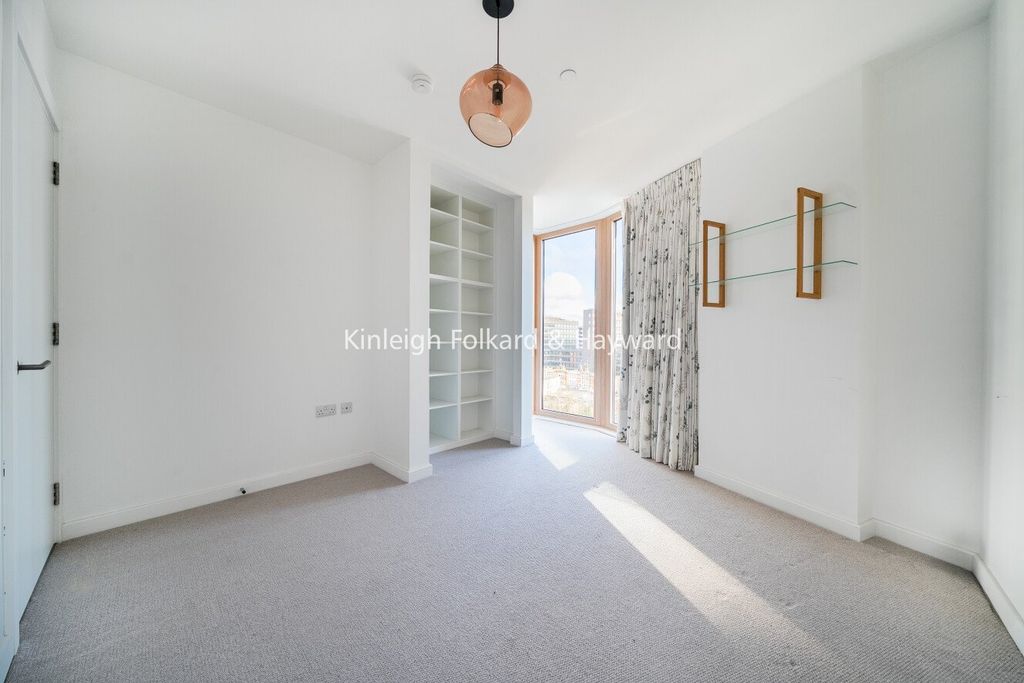 Property photo 3 of 23 Bedroom