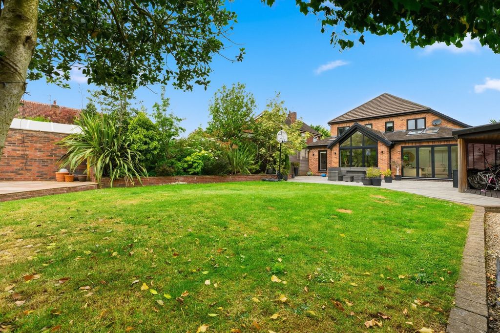 Property photo 2 of 32
