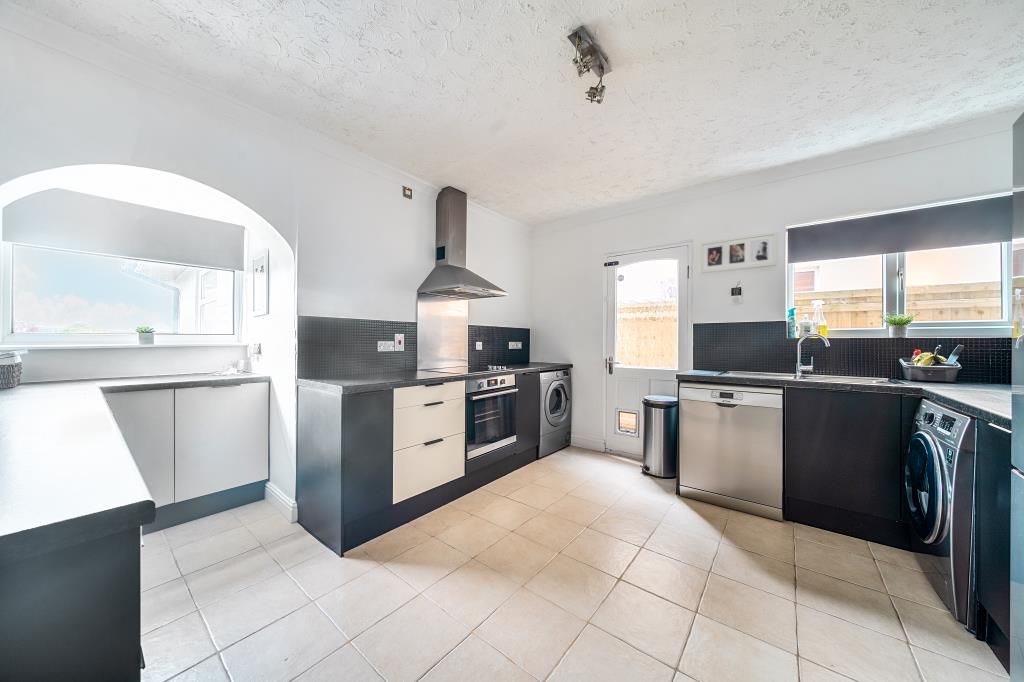 Property photo 3 of 21 Kitchen