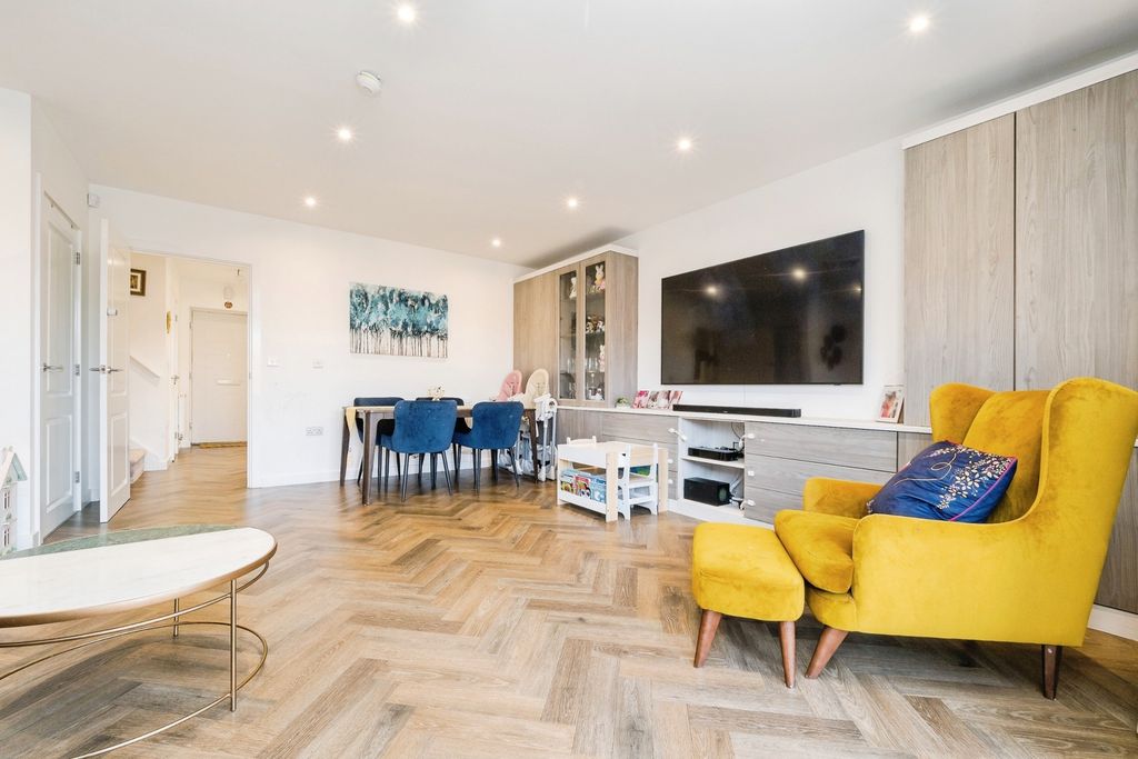 Property photo 3 of 20 Pbox-Img.Jpg