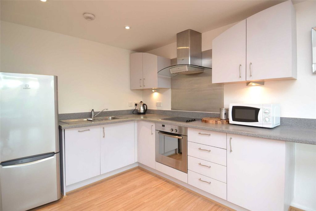 Property photo 3 of 8 Kitchen