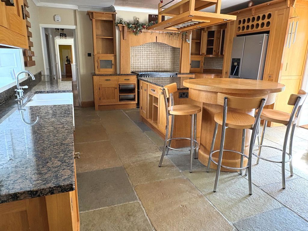 Property photo 2 of 14 Photo 18