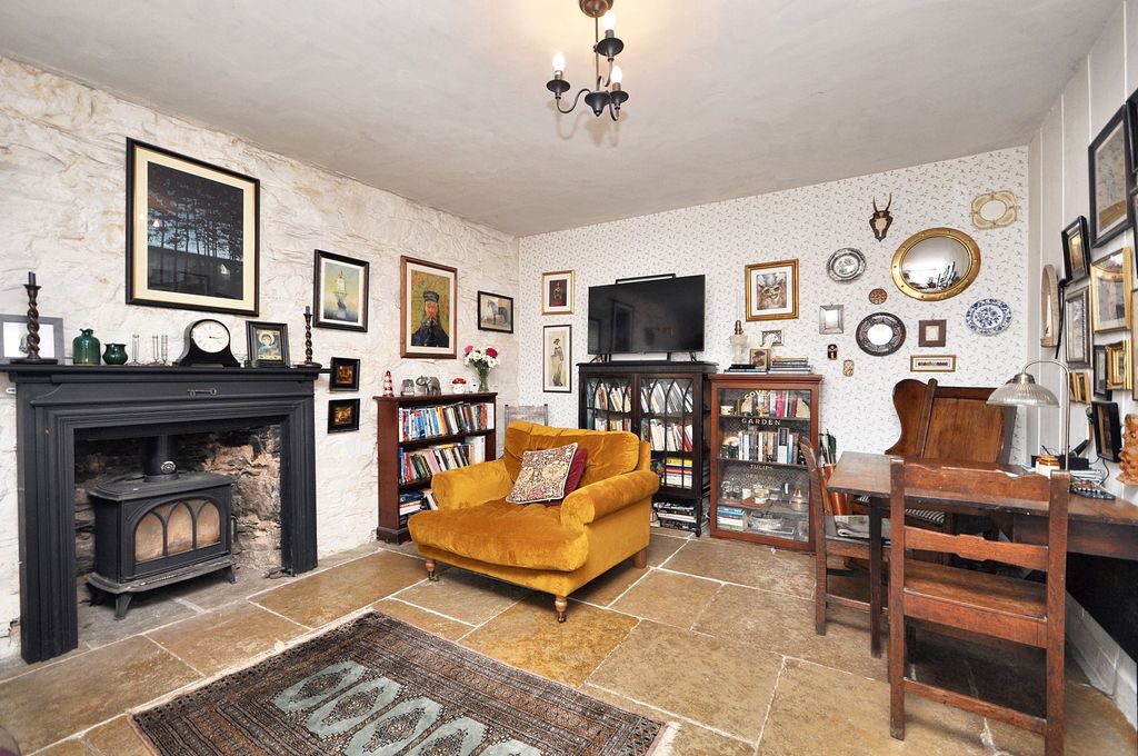 Property photo 2 of 19