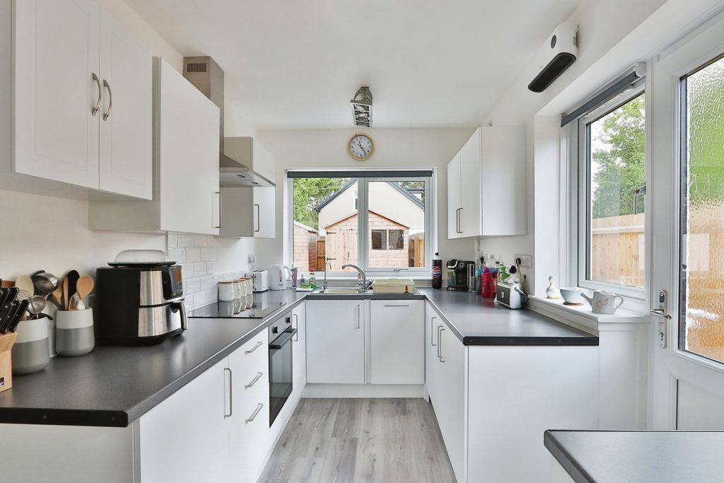 Property photo 2 of 17 Kitchen