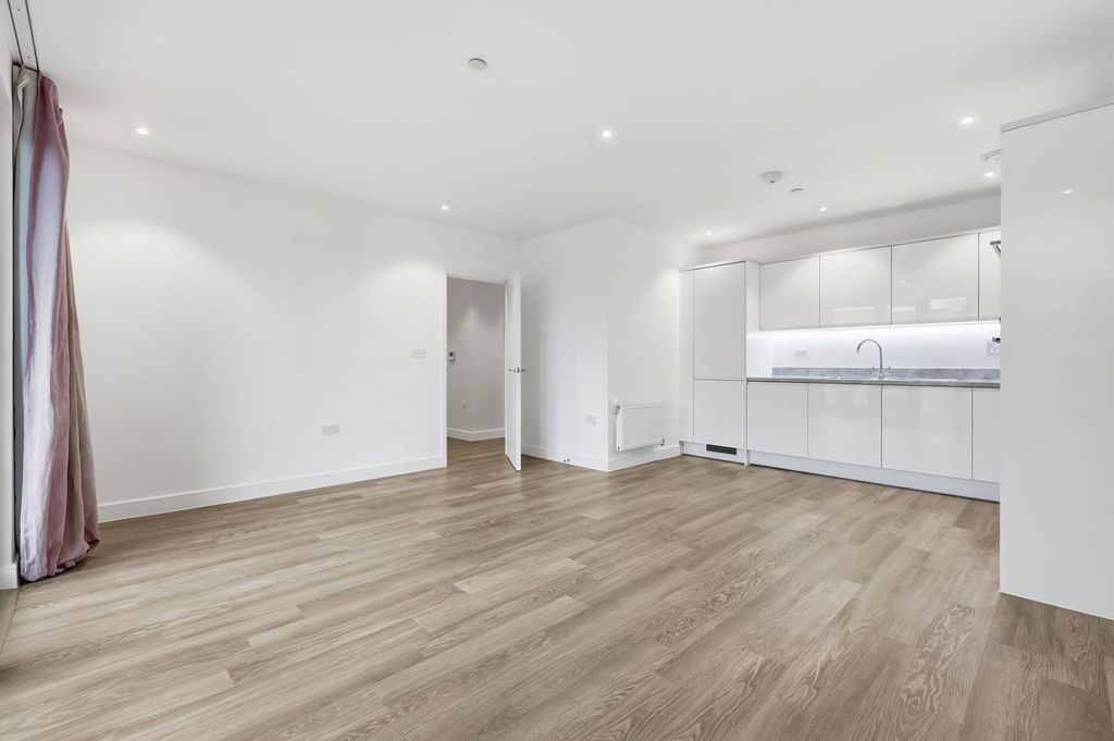 Property photo 3 of 27