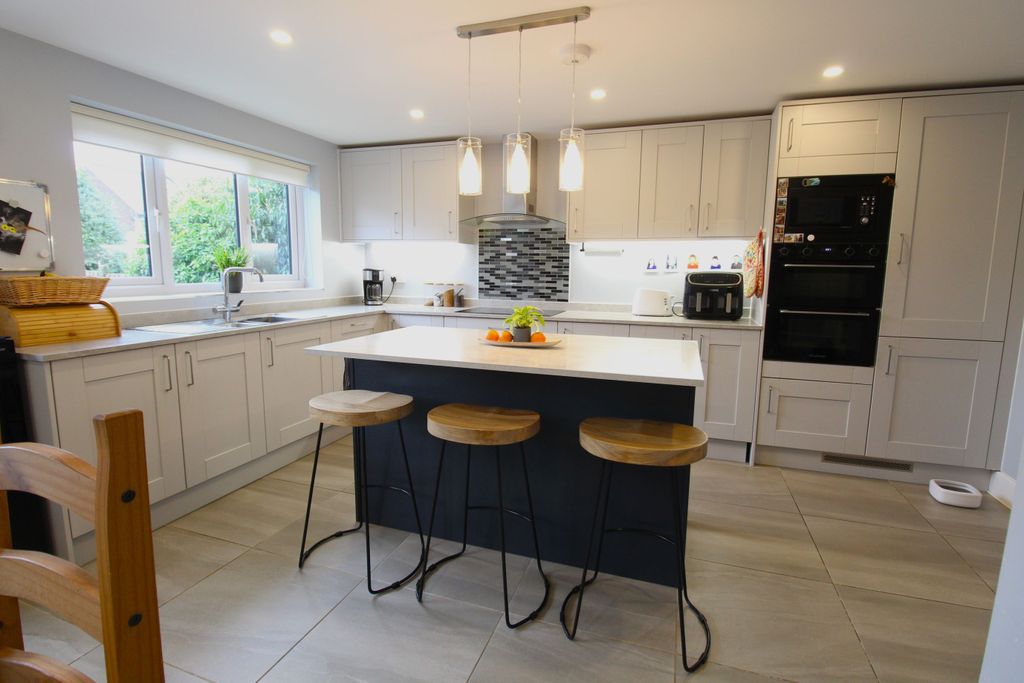 Property photo 3 of 17 Kitchen Area