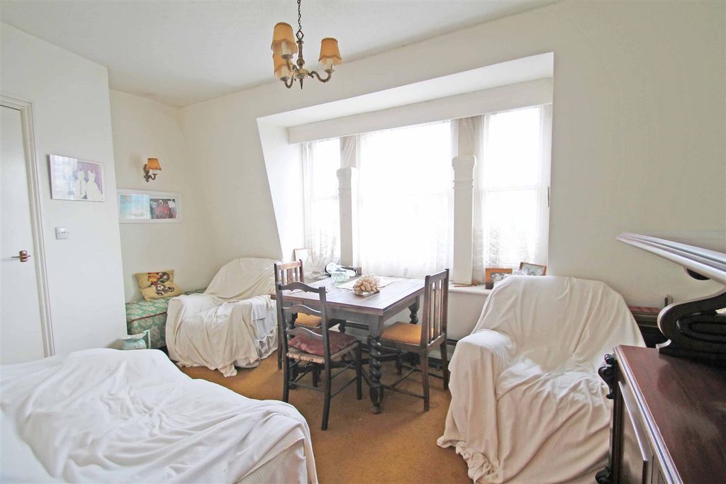 Property photo 3 of 7 Living Room