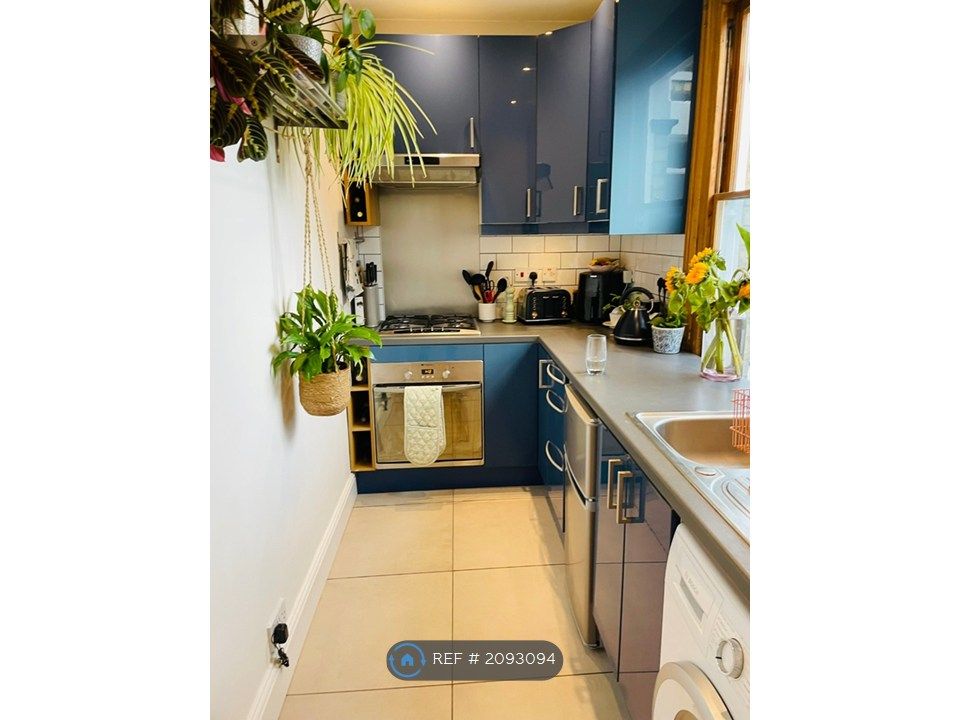 Property photo 2 of 12 Kitchen