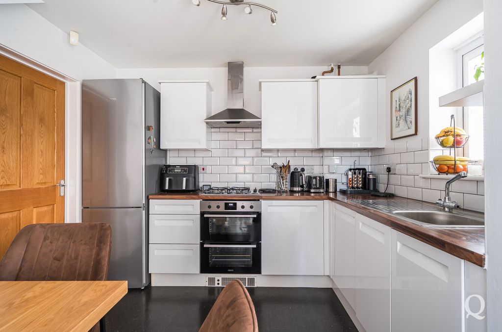 Property photo 2 of 21 519E4Bcd-1621-464...