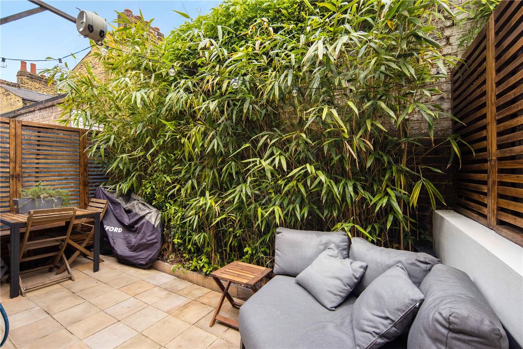 Property photo 3 of 25 Patio/Garden