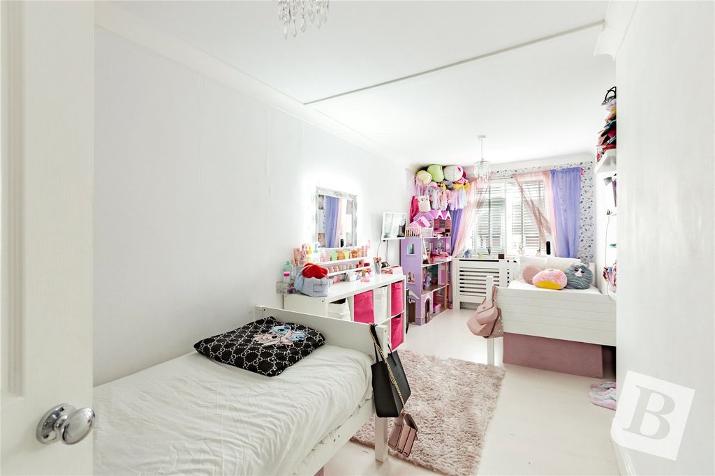 Property photo 3 of 17 Bedroom