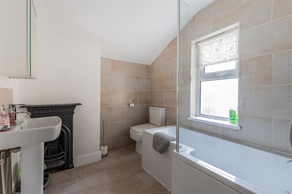 Property photo 3 of 13 13-3.Jpg