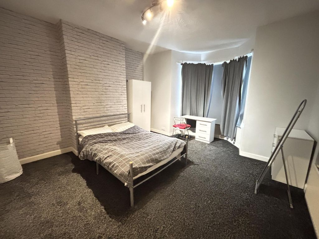 Property photo 3 of 5 A Spacious Bedroom Featuring A Double Bed, Large W...