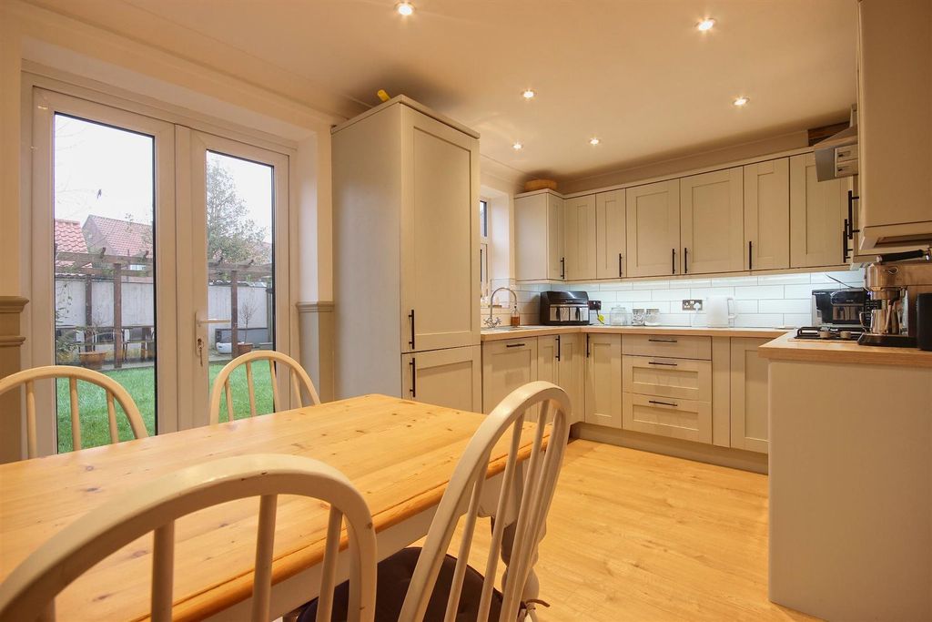 Property photo 3 of 18 Dining Kitchen