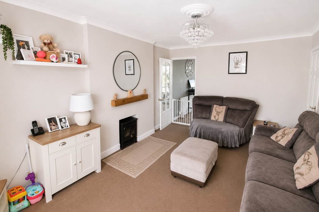 Property photo 3 of 17