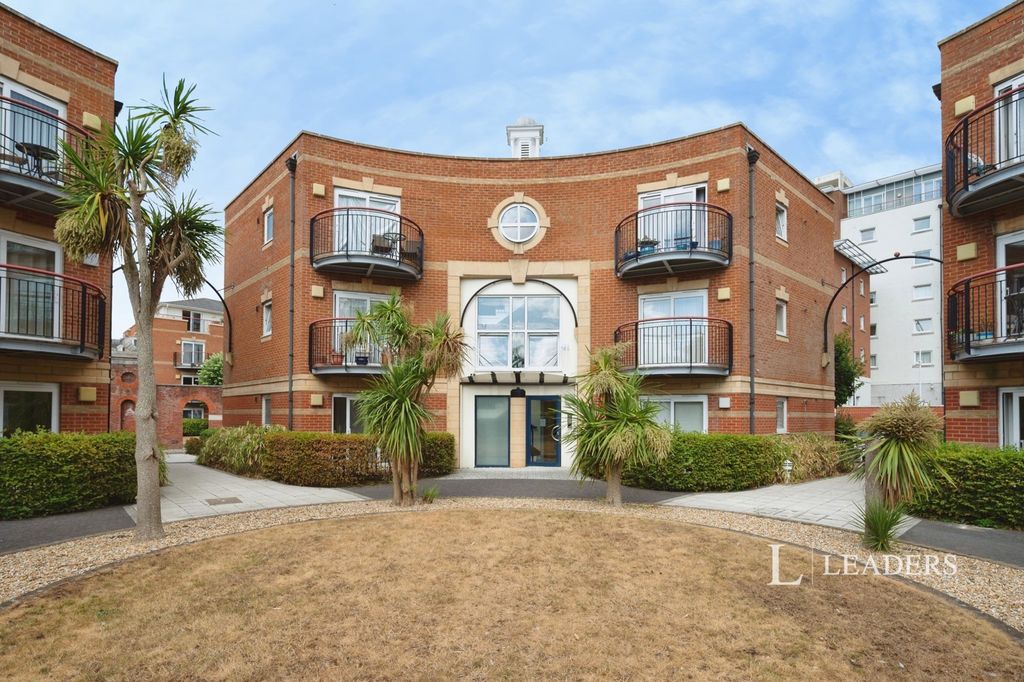Property photo 1 of 18 Pbox-Img.Jpg