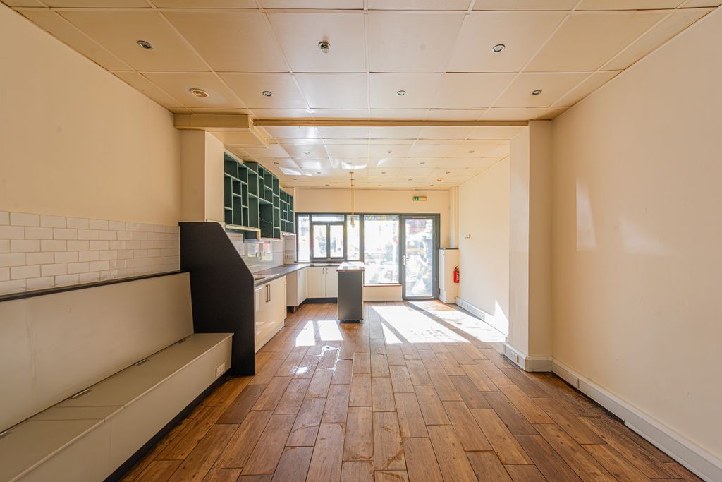 Property photo 2 of 8 Blackstock Road 45-008