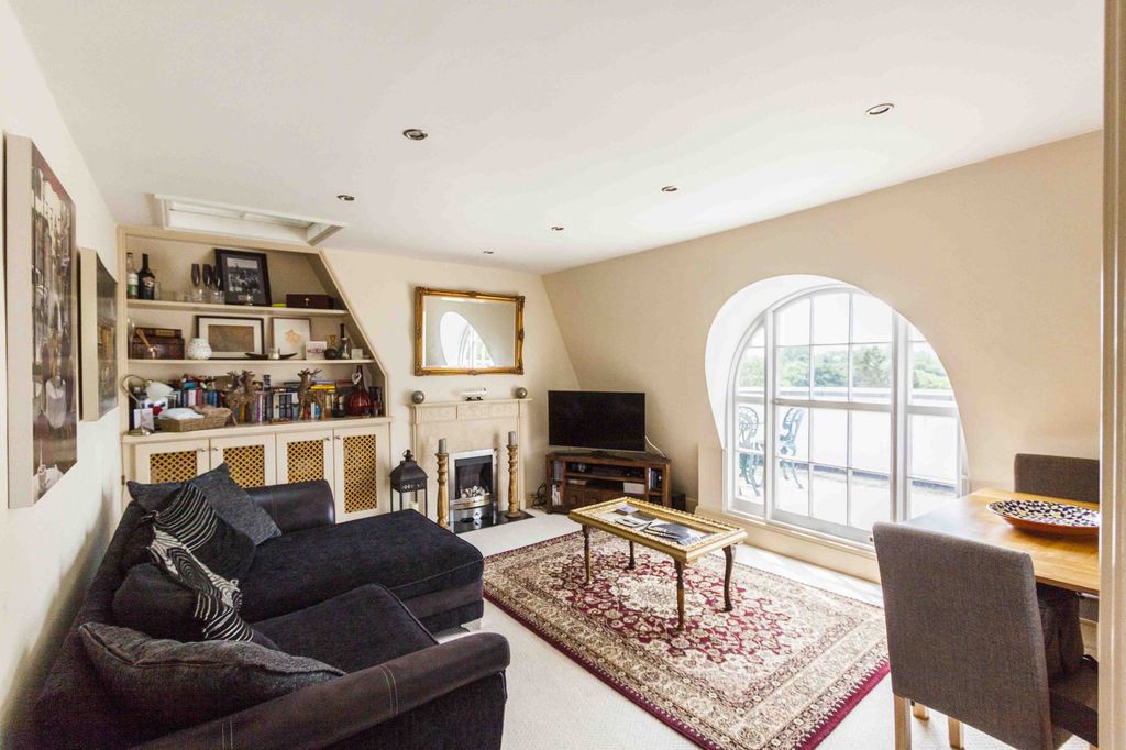 Property photo 3 of 12