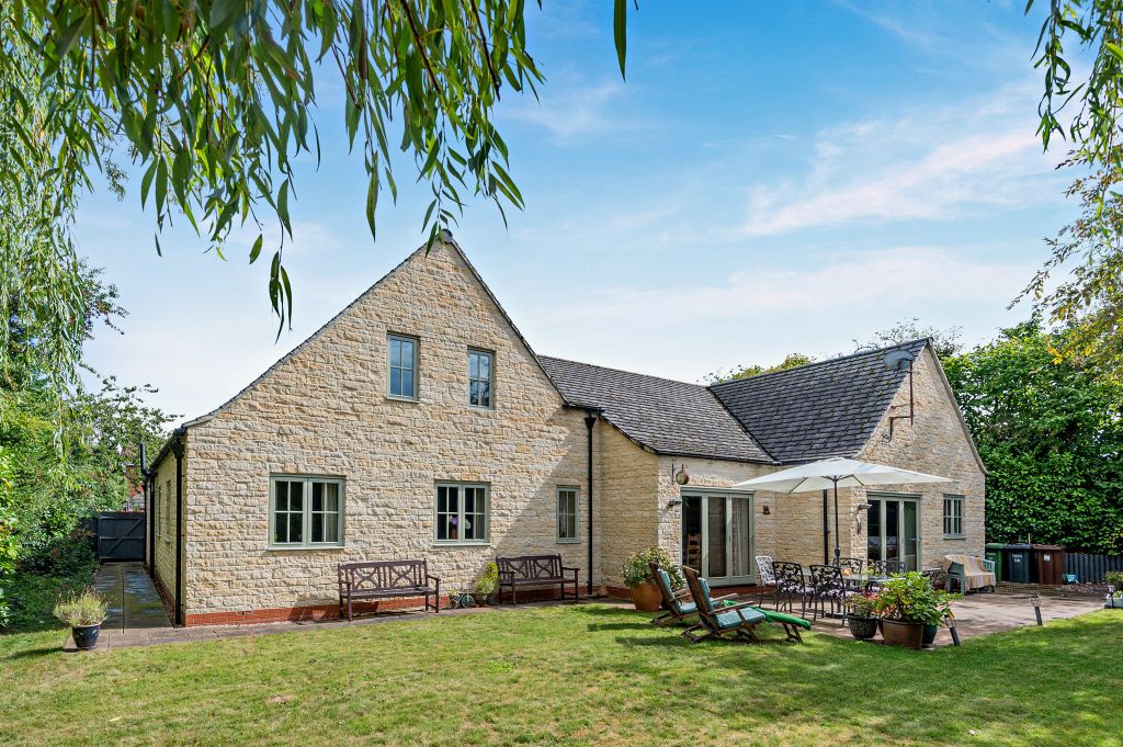 Property photo 2 of 16