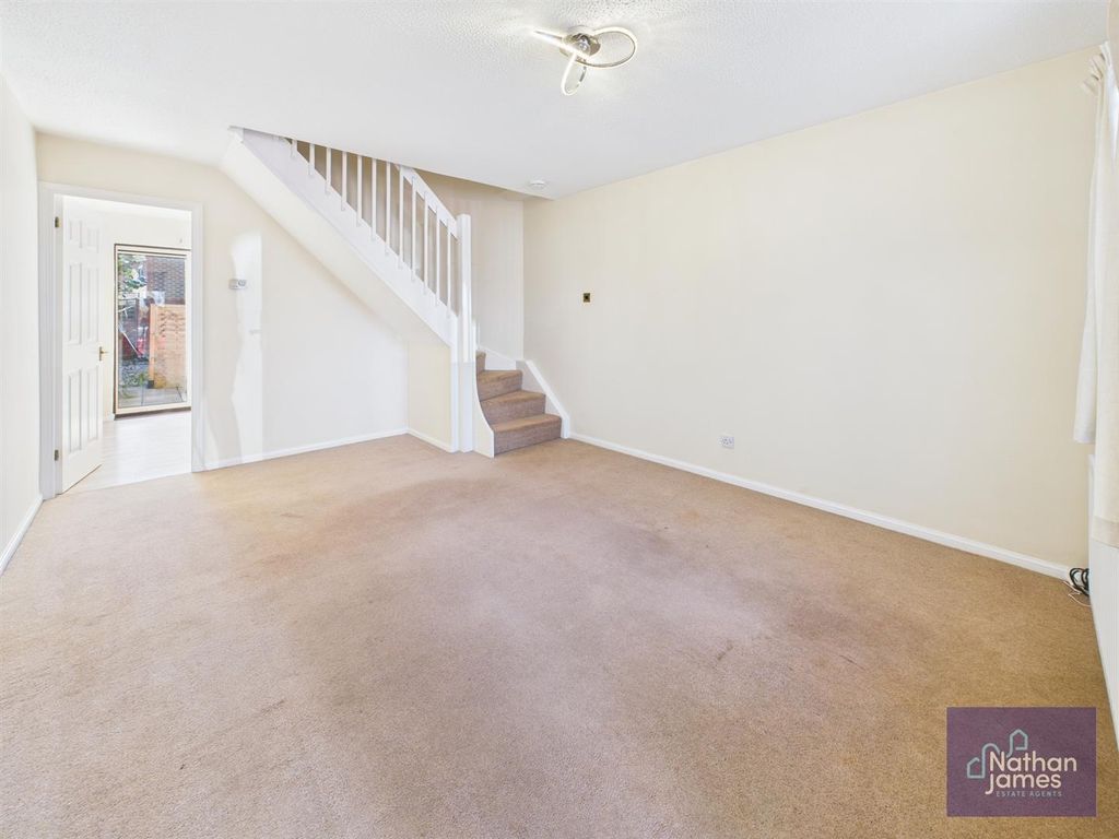 Property photo 2 of 11 Lounge