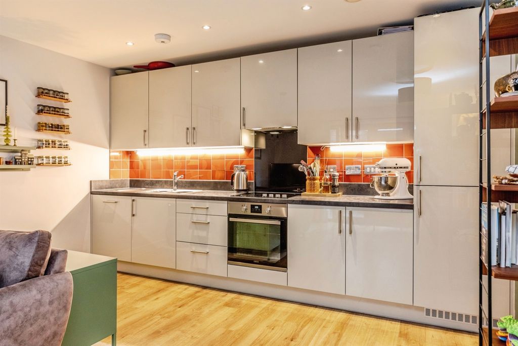 Property photo 2 of 20