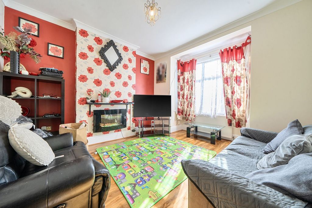 Property photo 2 of 12