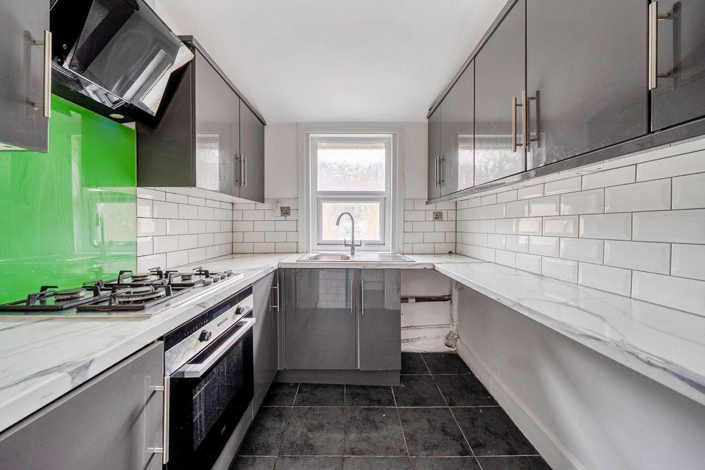 Property photo 3 of 9 Kitchen