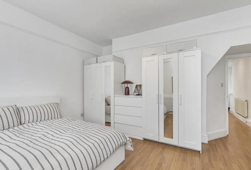 Property photo 3 of 5 1B 241-243 Baker Street 3 09.03 .Png