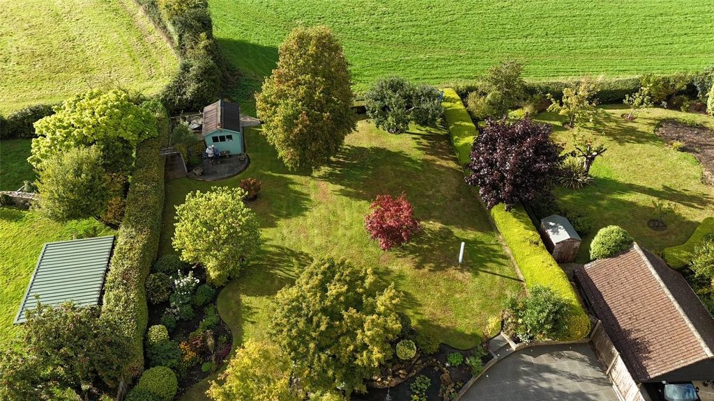 Property photo 2 of 33 Picture No. 52
