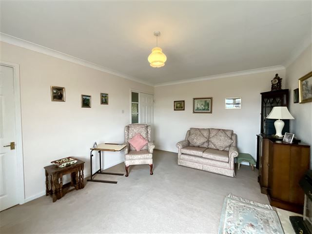 Property photo 3 of 15 Lounge