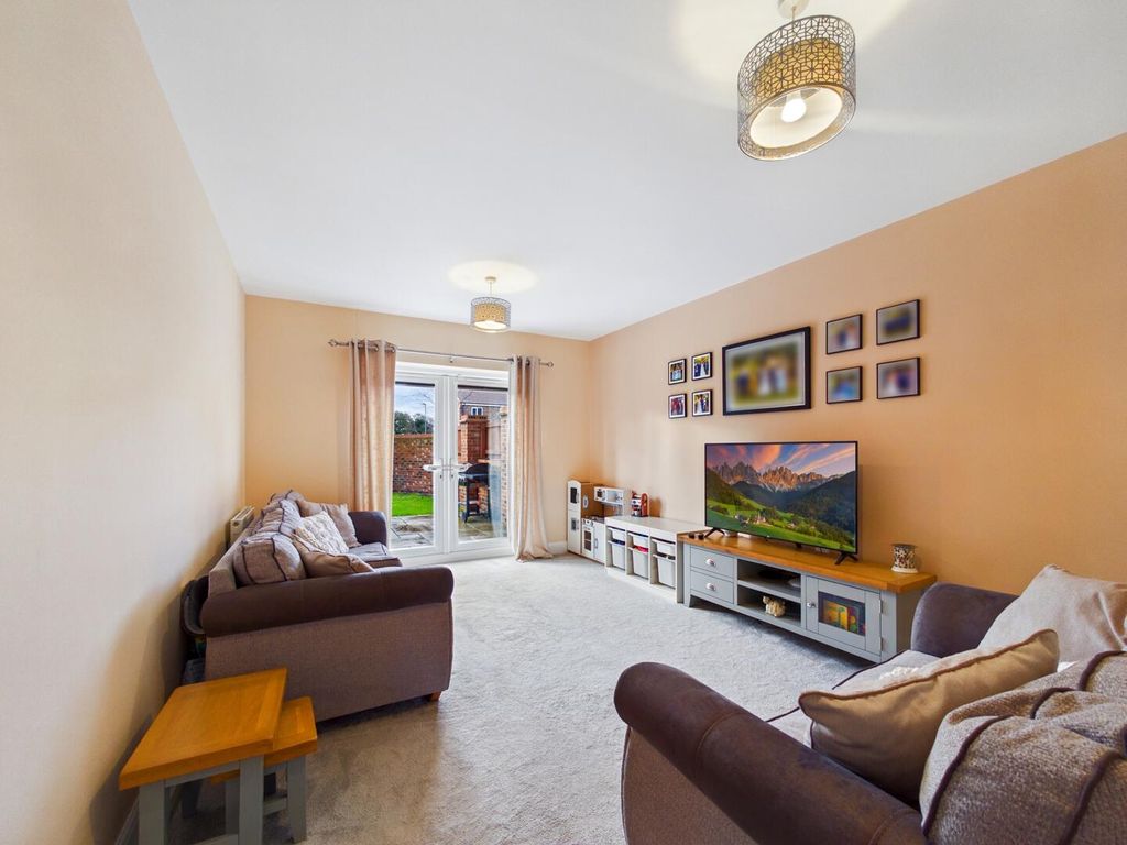 Property photo 3 of 18 Living Room