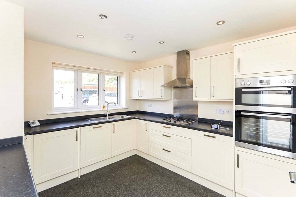 Property photo 2 of 8 Kitchen