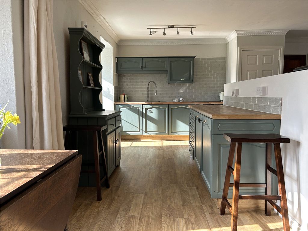 Property photo 2 of 22 Picture No. 17