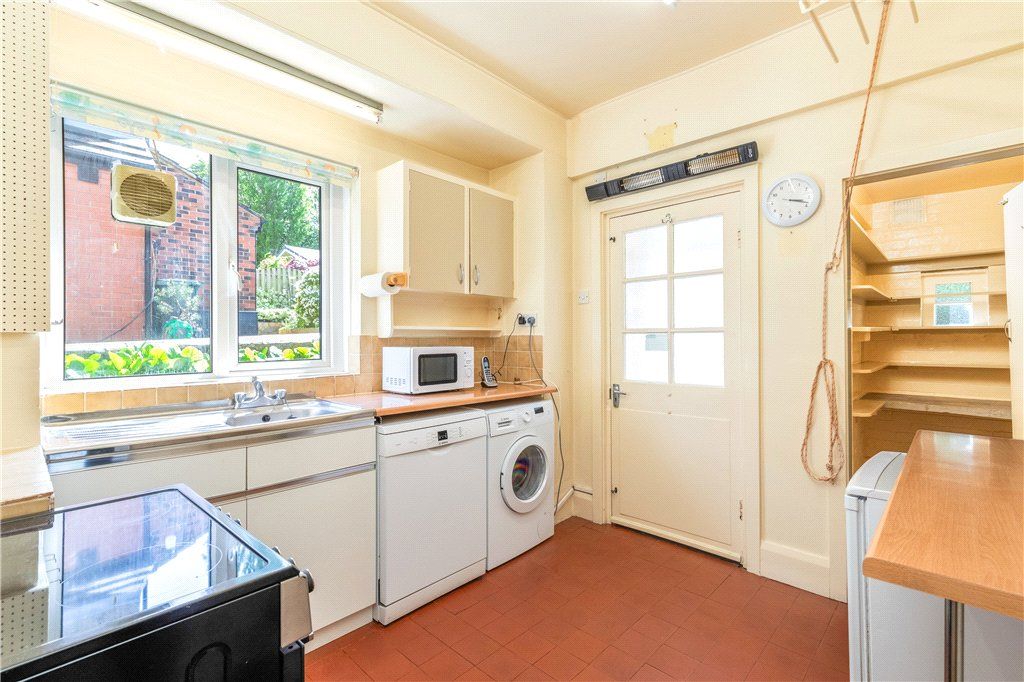 Property photo 3 of 14 Kitchen