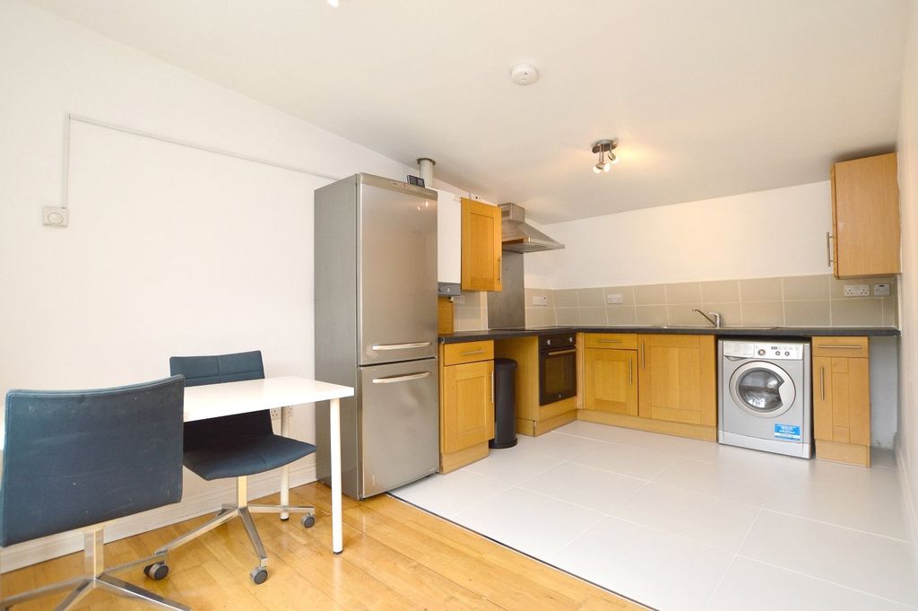Property photo 2 of 7 Kitchen