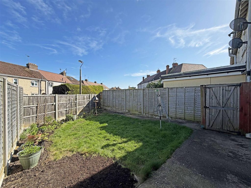 Property photo 2 of 9 Garden