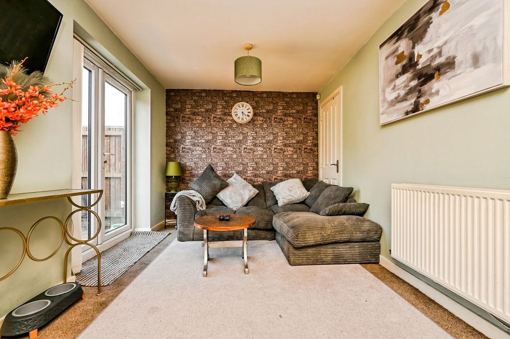 Property photo 3 of 18 Pbox-Img.Jpg