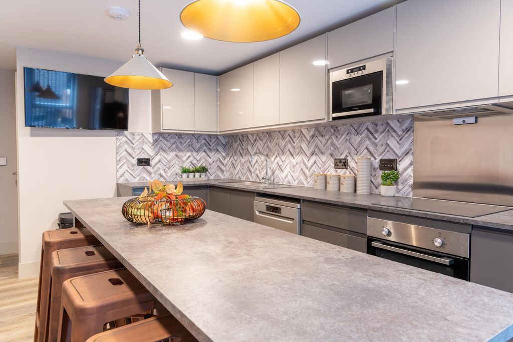 Property photo 2 of 9 Modern, Well-Equipped Kitchen With A Long Breakfas...