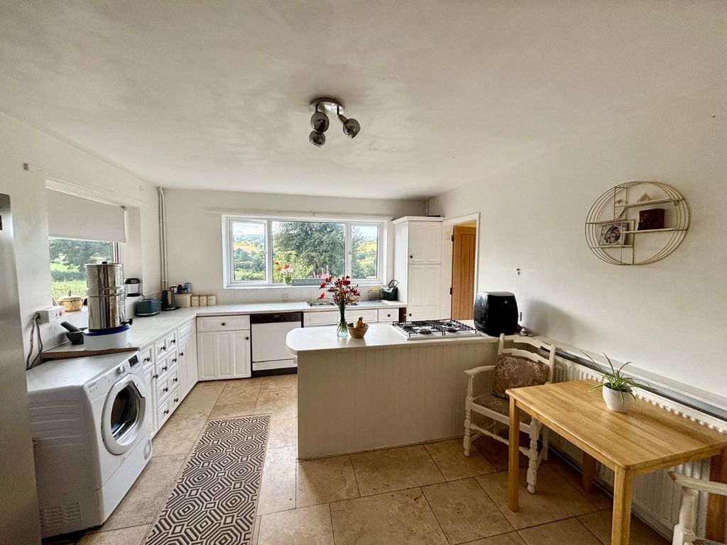 Property photo 2 of 21 Picture No. 12
