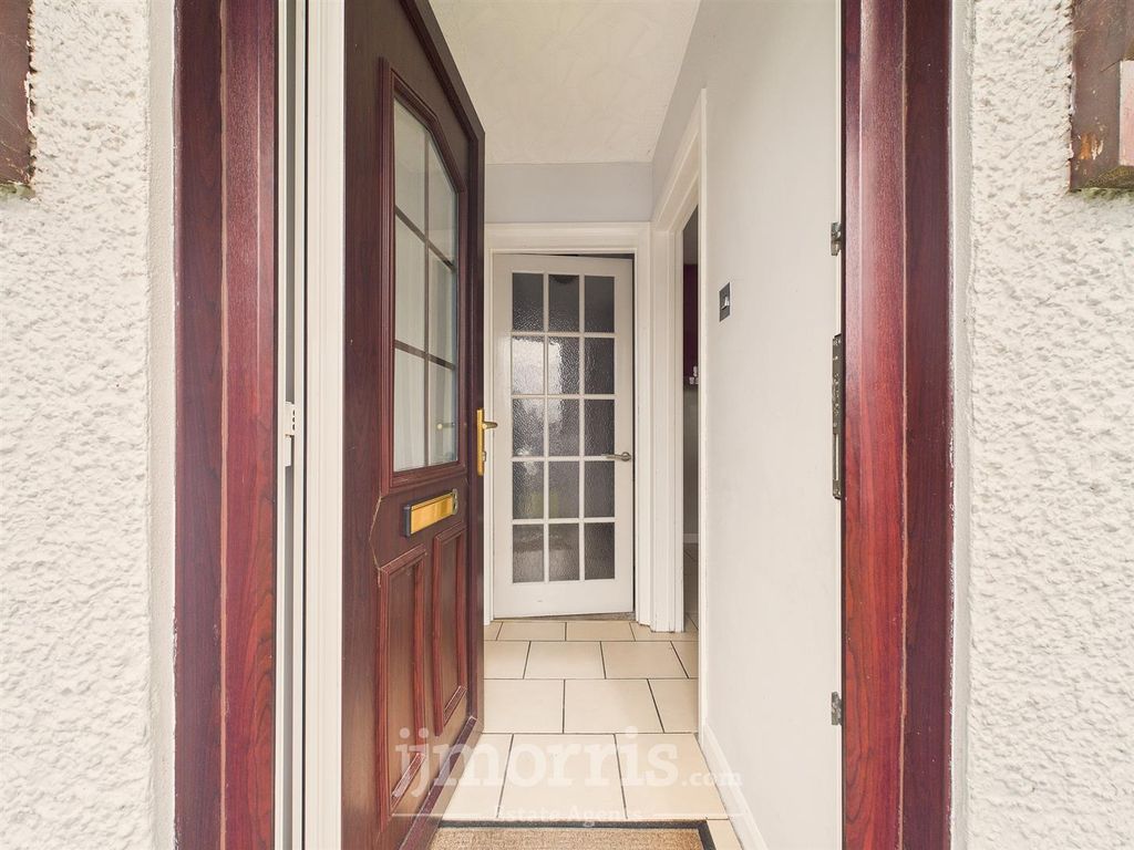 Property photo 3 of 15 Entrance Porch