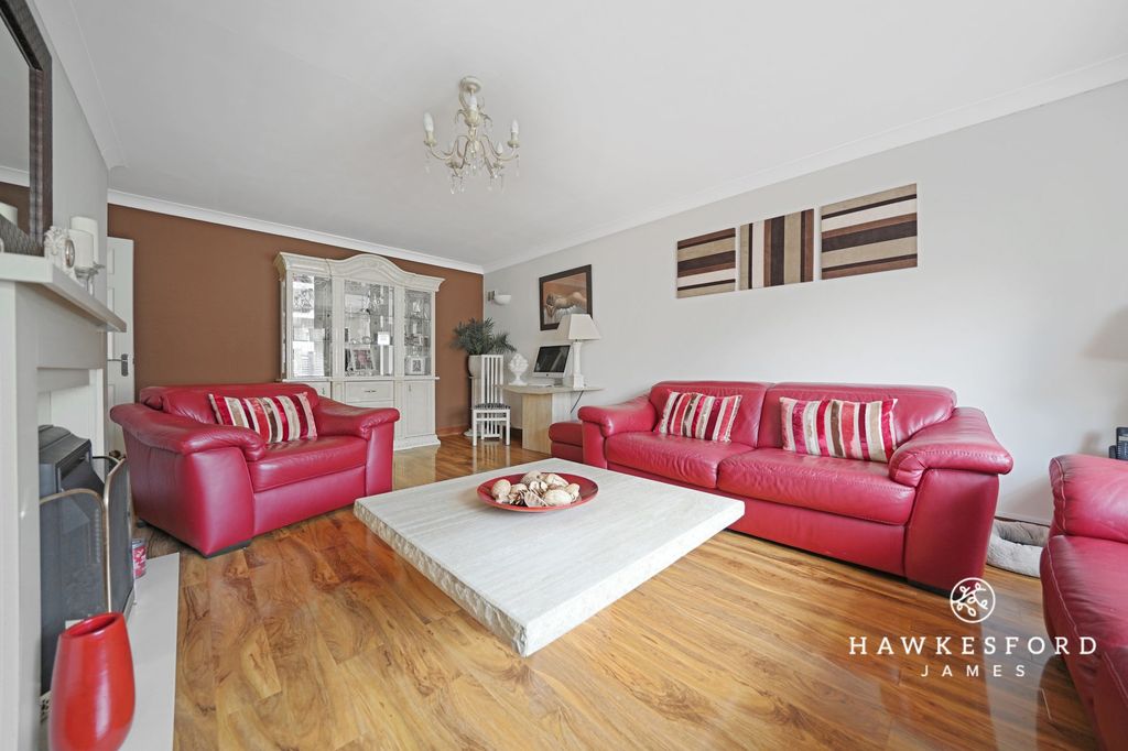 Property photo 2 of 16 Chalkwell Road, Sittingbourne - Lounge