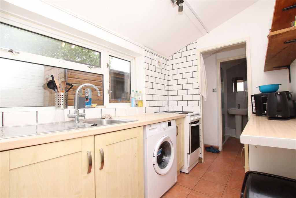 Property photo 3 of 8 Kitchen.Jpg