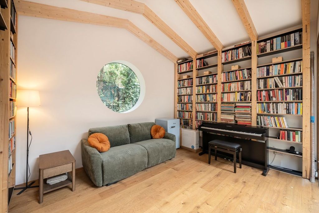 Property photo 3 of 7