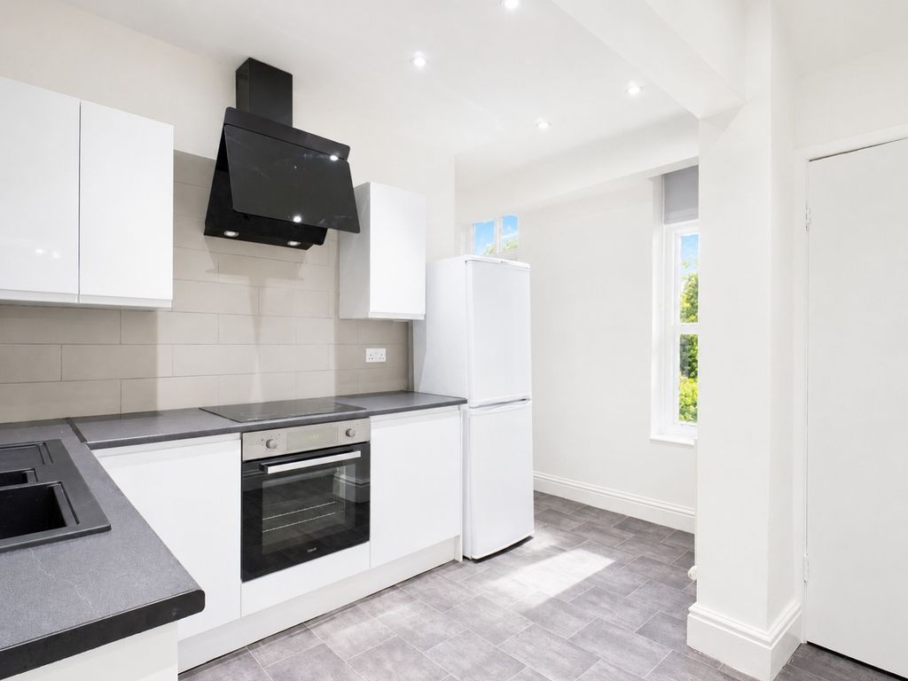 Property photo 3 of 11 Kitchen